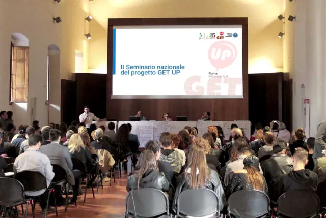veduta del Salone Brunelleschi durante un convegno con proiezioni a schermo