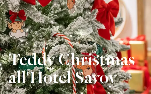 albero di Natale addobbato con le creazioni di Gianpiero D'Alessandro all'Hotel Savoy di Firenze