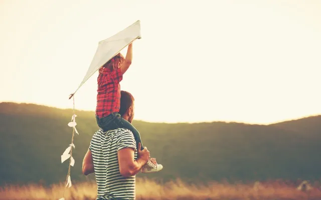 immagine di padre e figlia per evocare il tema dell'affidamento familiare