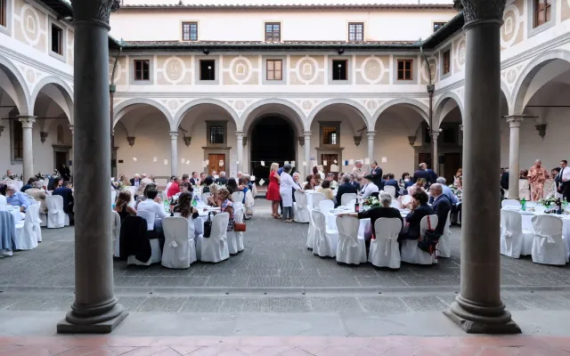 ospiti alla cena annuale di raccolta fondi dell'Istituto degli Innocenti che si è svolta il 2 luglio 2024 nel Cortile degli Uomini