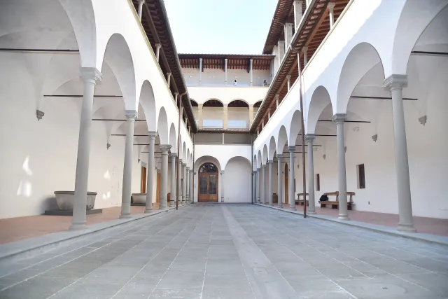 cortile dell'istituto degli innocenti