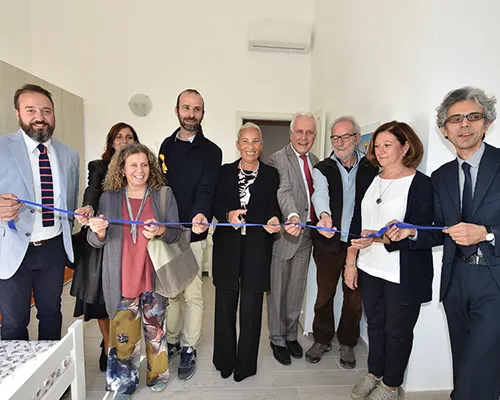 il taglio del nastro all'inaugurazione di Nuova Casa Rondini