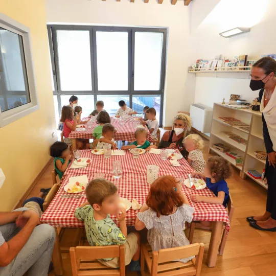 Attività in una scuola dell'infanzia dell'Istituto degli Innocenti