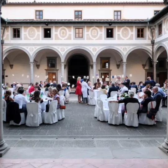 ospiti alla cena annuale di raccolta fondi dell'Istituto degli Innocenti che si è svolta il 2 luglio 2024 nel Cortile degli Uomini